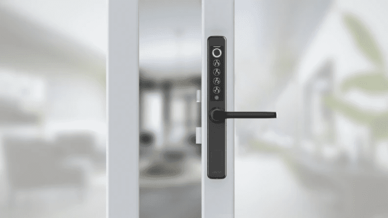 Smart Locks for Sliding Doors: Enhancing Security e Commodity